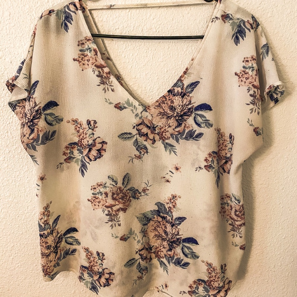 Floral flowy shirt